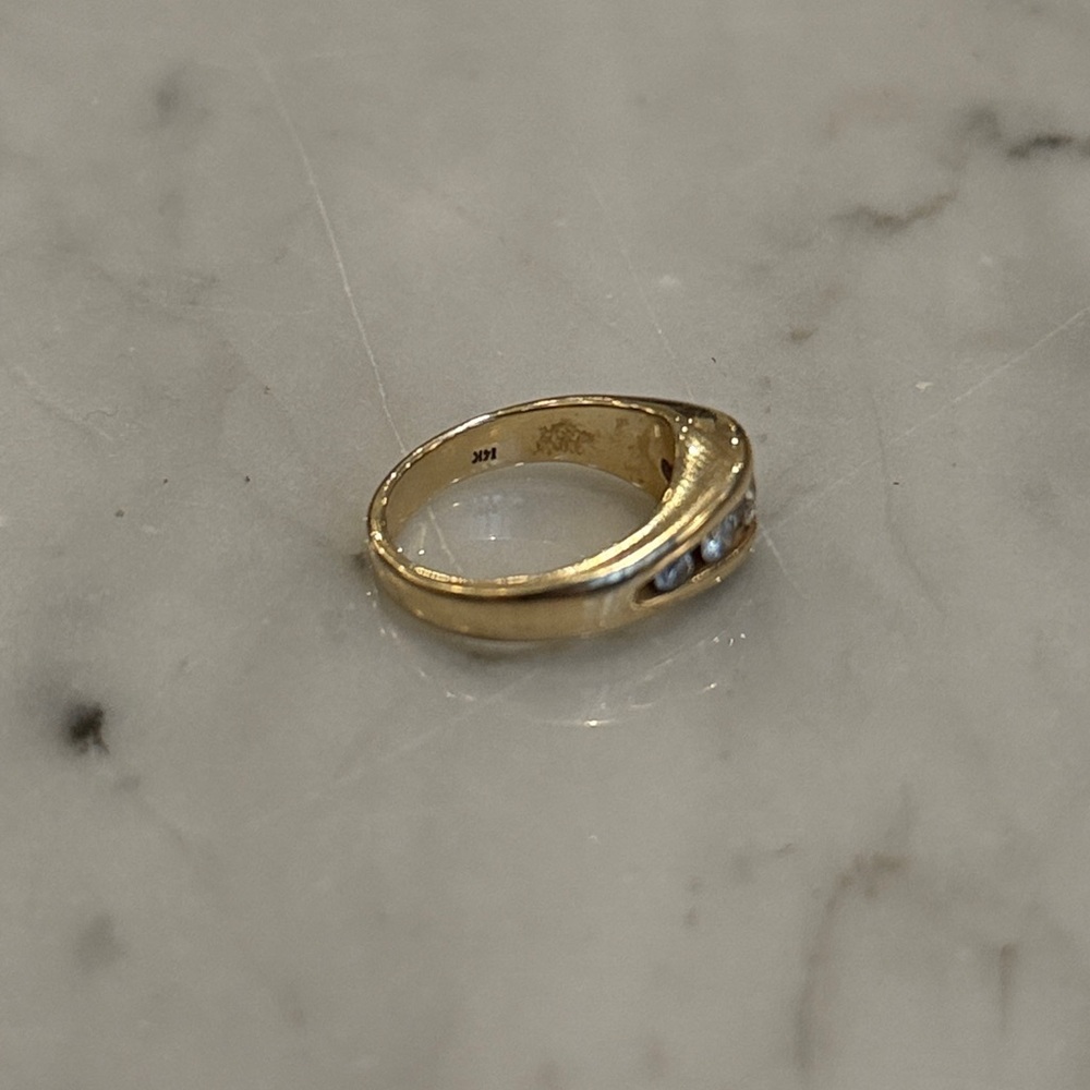 14k GOLD & DIAMOND 5 Stone Channel Set Gypsy Band Boat Ring, Circa 1980s–90s - Picture 3 of 7